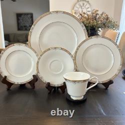 HARDWICK H5146 Royal Doulton Set Of (9) 5 Piece Place Settings Mint! Bone China
