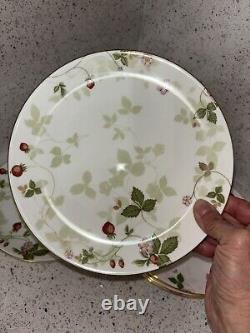 HTF Wedgwood Wild Strawberry Breakfast Plates 8.25 Set Of 8 Bone China