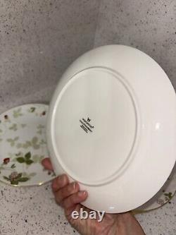 HTF Wedgwood Wild Strawberry Breakfast Plates 8.25 Set Of 8 Bone China