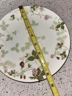 HTF Wedgwood Wild Strawberry Breakfast Plates 8.25 Set Of 8 Bone China