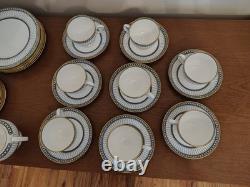 Magnificent Wedgwood Colonnade Black Pattern Service For 8. 1963- 33 pieces