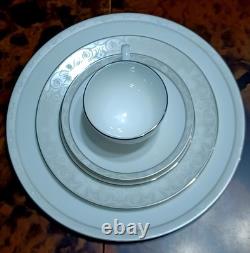 NEW Wedgwood ICING Fine Bone China Five Piece Place Setting Discontinued