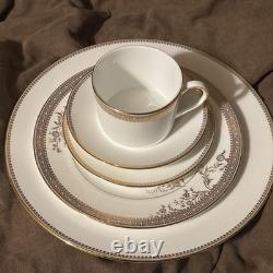 One Vera Wang Wedgwood Vera Lace Gold Bone China Five-Piece Dinner Set England