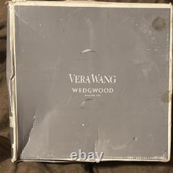 One Vera Wang Wedgwood Vera Lace Gold Bone China Five-Piece Dinner Set England