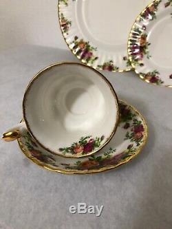 ROYAL ALBERT china OLD COUNTRY ROSES 1962 20piece Place Setting. Made In England
