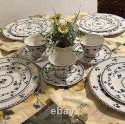 ROYAL DOULTON YORKTOWN 16 Piece 4 Place Settings Blue and White China England