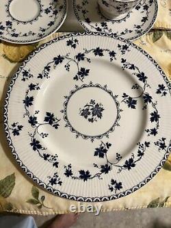 ROYAL DOULTON YORKTOWN 16 Piece 4 Place Settings Blue and White China England