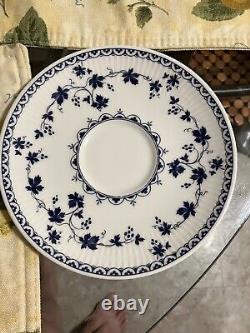 ROYAL DOULTON YORKTOWN 16 Piece 4 Place Settings Blue and White China England