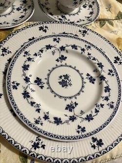 ROYAL DOULTON YORKTOWN 16 Piece 4 Place Settings Blue and White China England