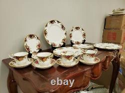 Royal Albert England Bone China Old Country Roses 22 Pc. Dinnerware Set For 4