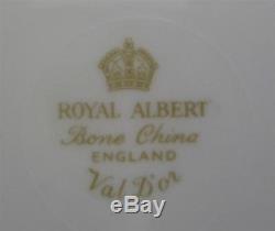 Royal Albert England Val D'or Pattern Bone China 23 Piece Tea Set Service for 6