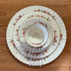 Royal Albert Moss Rose Bone China England Service for 4 20 Total Pieces