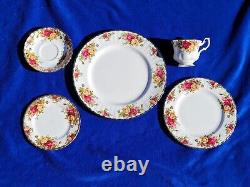 Royal Albert OLD COUNTRY ROSES 20 Pc. DINNERWARE SET New In Box 1962 2 avail