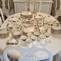 Royal Albert Old Country Roses Bone China Dinner Set England 1962, 87 pieces