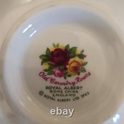 Royal Albert Old Country Roses Bone China Dinner Set England 1962, 87 pieces