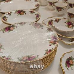 Royal Albert Old Country Roses Bone China Dinner Set England 1962, 87 pieces