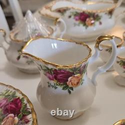Royal Albert Old Country Roses Bone China Dinner Set England 1962, 87 pieces