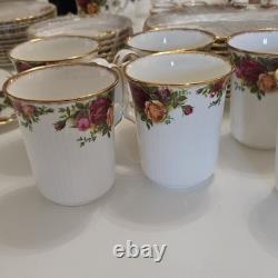 Royal Albert Old Country Roses Bone China Dinner Set England 1962, 87 pieces