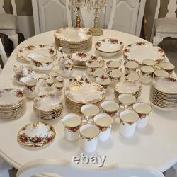 Royal Albert Old Country Roses Bone China Dinner Set England 1962, 87 pieces Royal Albert Old Country Roses Bone China Dinner Set England 1962, 87 pieces