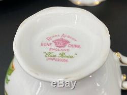 Royal Albert Tea Rose 5 Piece Plate Setting x 6 Bone China England 30 Pieces
