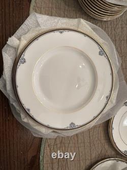 Royal DOULTON CHINa Set Service For 12 (100 Pieces)