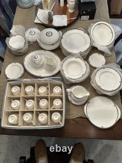Royal DOULTON CHINa Set Service For 12 (100 Pieces)