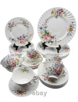 Royal Doulton Arcadia H4802 Bone China 30pc Dinner Tea Set Made in England MINT