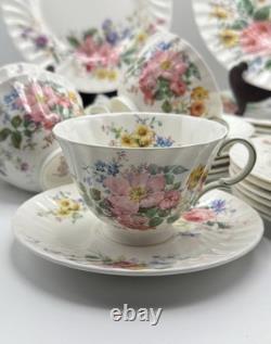 Royal Doulton Arcadia H4802 Bone China 30pc Dinner Tea Set Made in England MINT