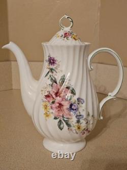 Royal Doulton Arcadia H4802 Bone China Dinner Tea Set Made in England 71 Pieces