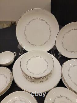 Royal Doulton Bone China Coronet H4947 4 Pl Settings (7 pc ea) 28 PCs