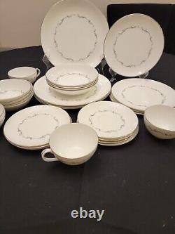 Royal Doulton Bone China Coronet H4947 4 Pl Settings (7 pc ea) 28 PCs