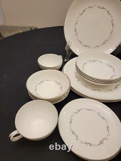 Royal Doulton Bone China Coronet H4947 4 Pl Settings (7 pc ea) 28 PCs