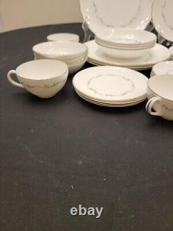 Royal Doulton Bone China Coronet H4947 4 Pl Settings (7 pc ea) 28 PCs