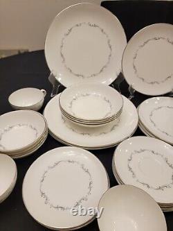 Royal Doulton Bone China Coronet H4947 4 Pl Settings (7 pc ea) 28 PCs