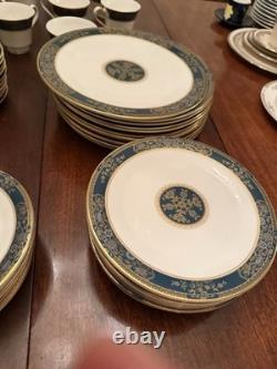 Royal Doulton Carlyle Bone China Dinnerware 12 Place Settings + Extras