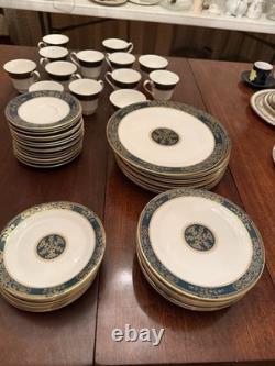 Royal Doulton Carlyle Bone China Dinnerware 12 Place Settings + Extras