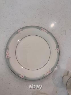 Royal Doulton China 5 piece Setting for 8