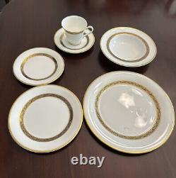 Royal Doulton China set / Harlow / Made in England / 8 6 pc place settings and