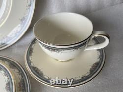 Royal Doulton English Bone China Albany H5121 Dinnerware 20Pcs. 4Place Settings