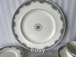 Royal Doulton English Bone China Albany H5121 Dinnerware 20Pcs. 4Place Settings
