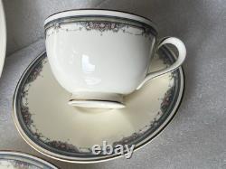 Royal Doulton English Bone China Albany H5121 Dinnerware 20Pcs. 4Place Settings