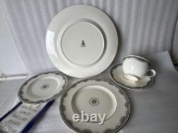 Royal Doulton English Bone China Albany H5121 Dinnerware 20Pcs. 4Place Settings