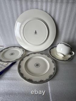 Royal Doulton English Bone China Albany H5121 Dinnerware 20Pcs. 4Place Settings