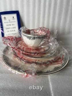 Royal Doulton English Bone China Albany H5121 Dinnerware 20Pcs. 4Place Settings