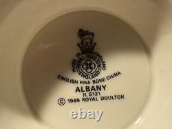 Royal Doulton English Fine Bone China Albany 20 pieces 4 Place Settings
