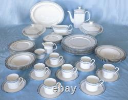 Royal Doulton Etude (Pattern H5003). 8 Place Settings With Serving Pieces. England