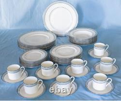Royal Doulton Etude (Pattern H5003). 8 Place Settings With Serving Pieces. England