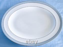 Royal Doulton Etude (Pattern H5003). 8 Place Settings With Serving Pieces. England