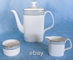 Royal Doulton Etude (Pattern H5003). 8 Place Settings With Serving Pieces. England