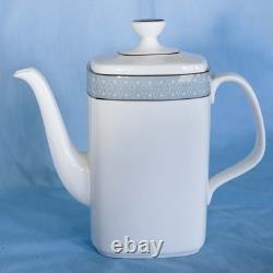 Royal Doulton Etude (Pattern H5003). 8 Place Settings With Serving Pieces. England